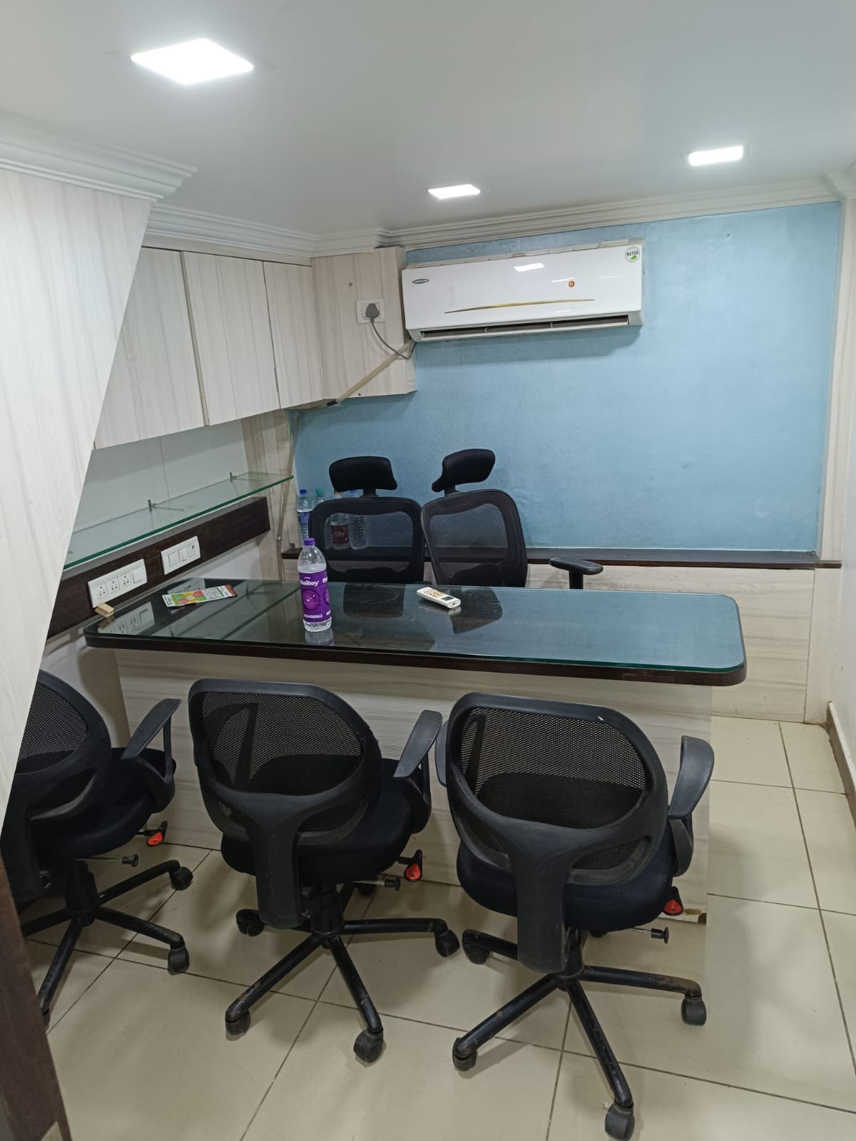 Rental Commercial Office Space 100 Sq.Ft. in Evershine Mall, Malad West