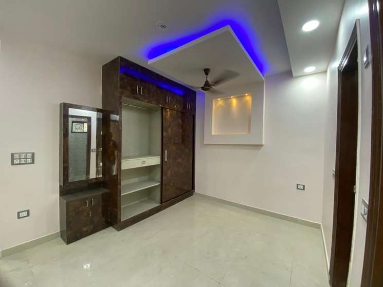 3 Bedroom 100 Sq.Yd. Builder Floor in Laxmi Nagar Delhi