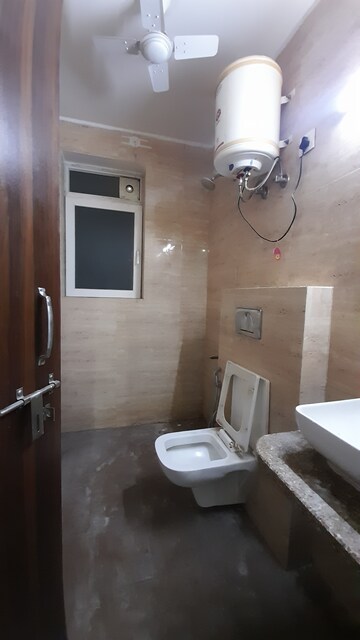 Attached Bathroom in 2.5 BHK Builder Floor at Sector 52 – for Rent