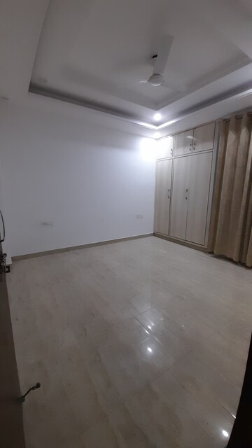 Master Bedroom in 2.5 BHK Builder Floor at Sector 52 – for Rent