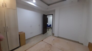 Master Bedroom in 2.5 BHK Builder Floor at Sector 52 – for Rent