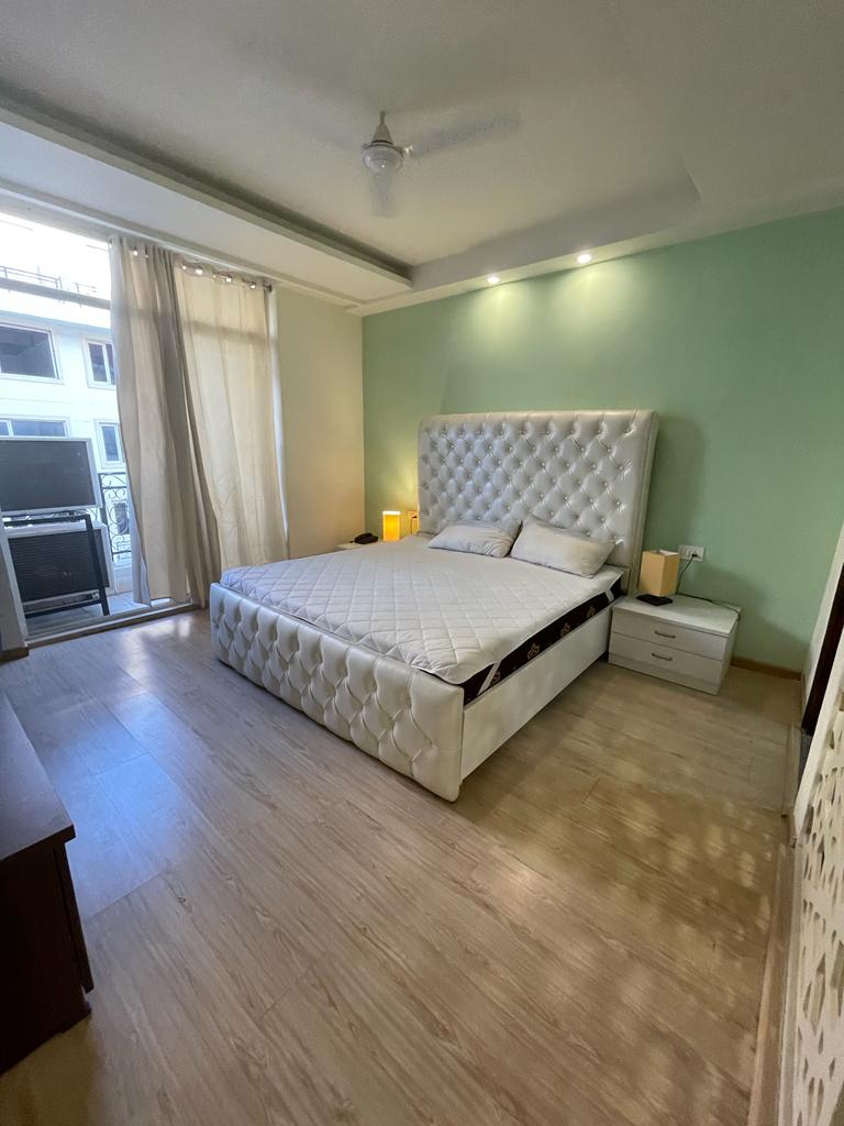 Rental 3 Bedroom 1634 Sq.Ft. Apartment in Unitech Palms, South City 1