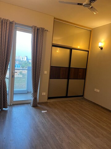 Room in 2 BHK Apartment at Emaar Digi Homes, Sector 62 – for Rent