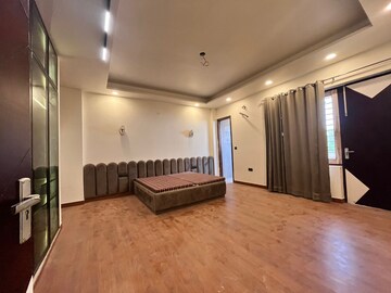 Room in 4 BHK Builder Floor at BPTP Eden Estate, Sector 81 – for Sale