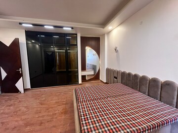 Bedroom in 4 BHK Builder Floor at BPTP Eden Estate, Sector 81 – for Sale
