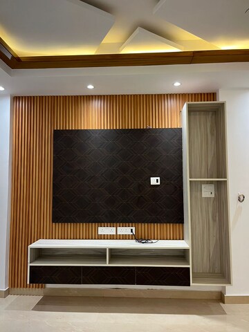 Room in 4 BHK Builder Floor at BPTP Eden Estate, Sector 81 – for Sale