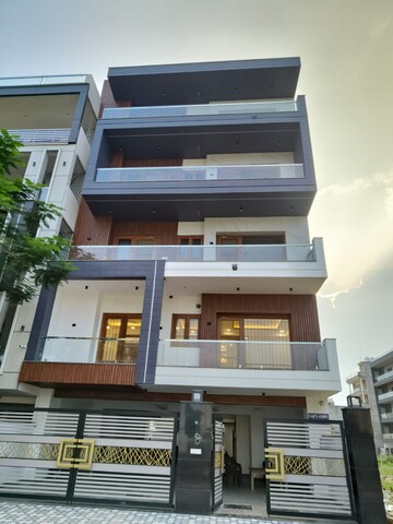 4 BHK Builder Floor – Exterior View View at BPTP Eden Estate, Sector 81 - for Sale