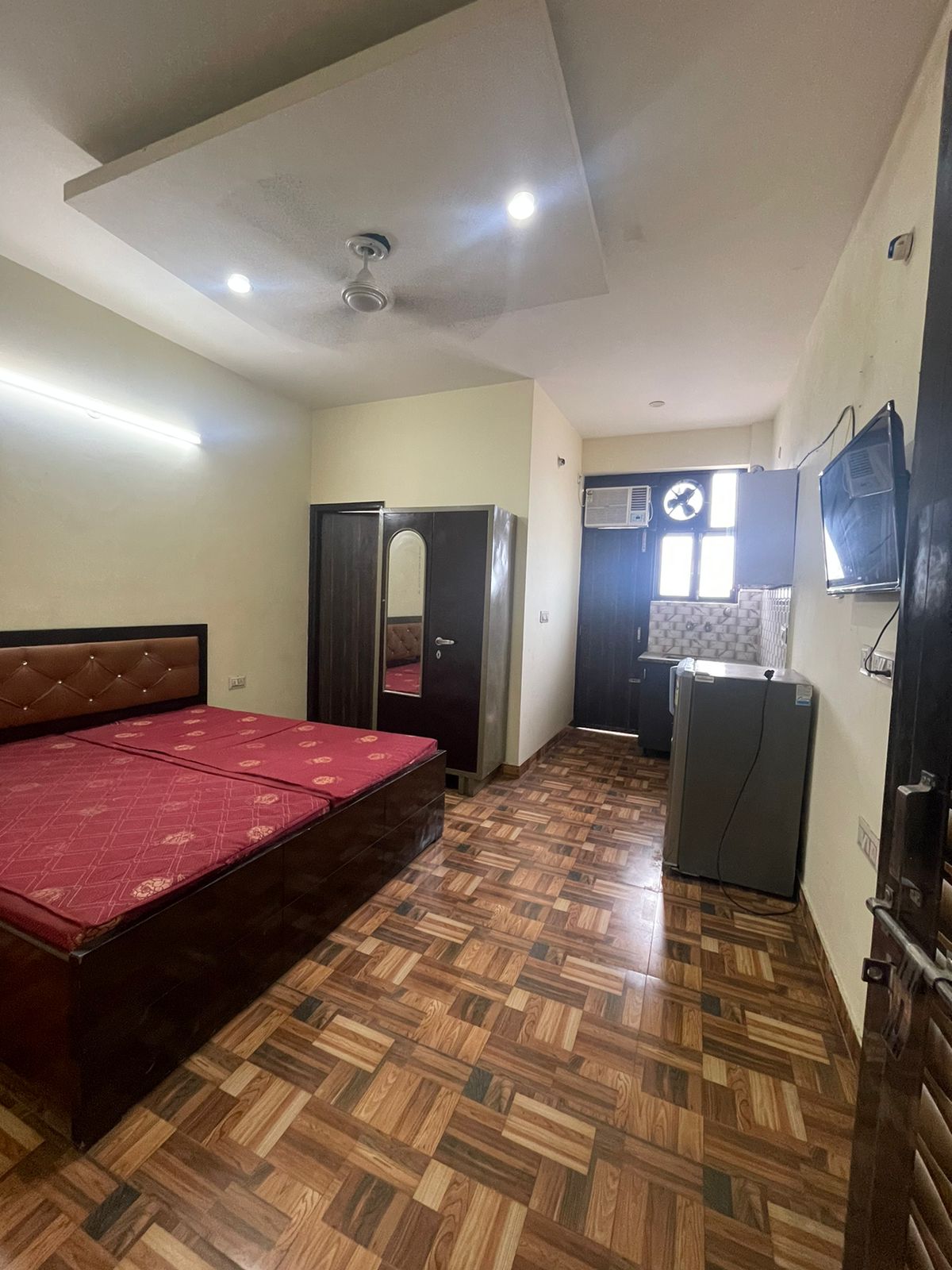 Rental Studio 250 Sq.Ft. Independent House in South City 1 Gurgaon 5902583