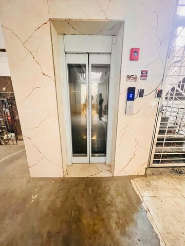 Building Lobby in 2 BHK Builder Floor at Ansal Sushant Lok I, Sector 43 – for Rent