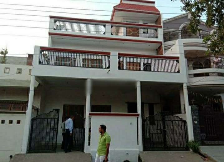 Prakash Pandit From Shiv Properties Gomati Nagar Lucknow
