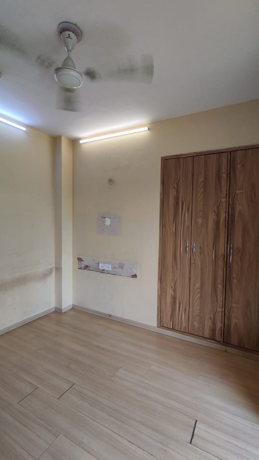 Rental 3 Bedroom 1525 Sq.Ft. Apartment in DLF Capital Greens Phase I