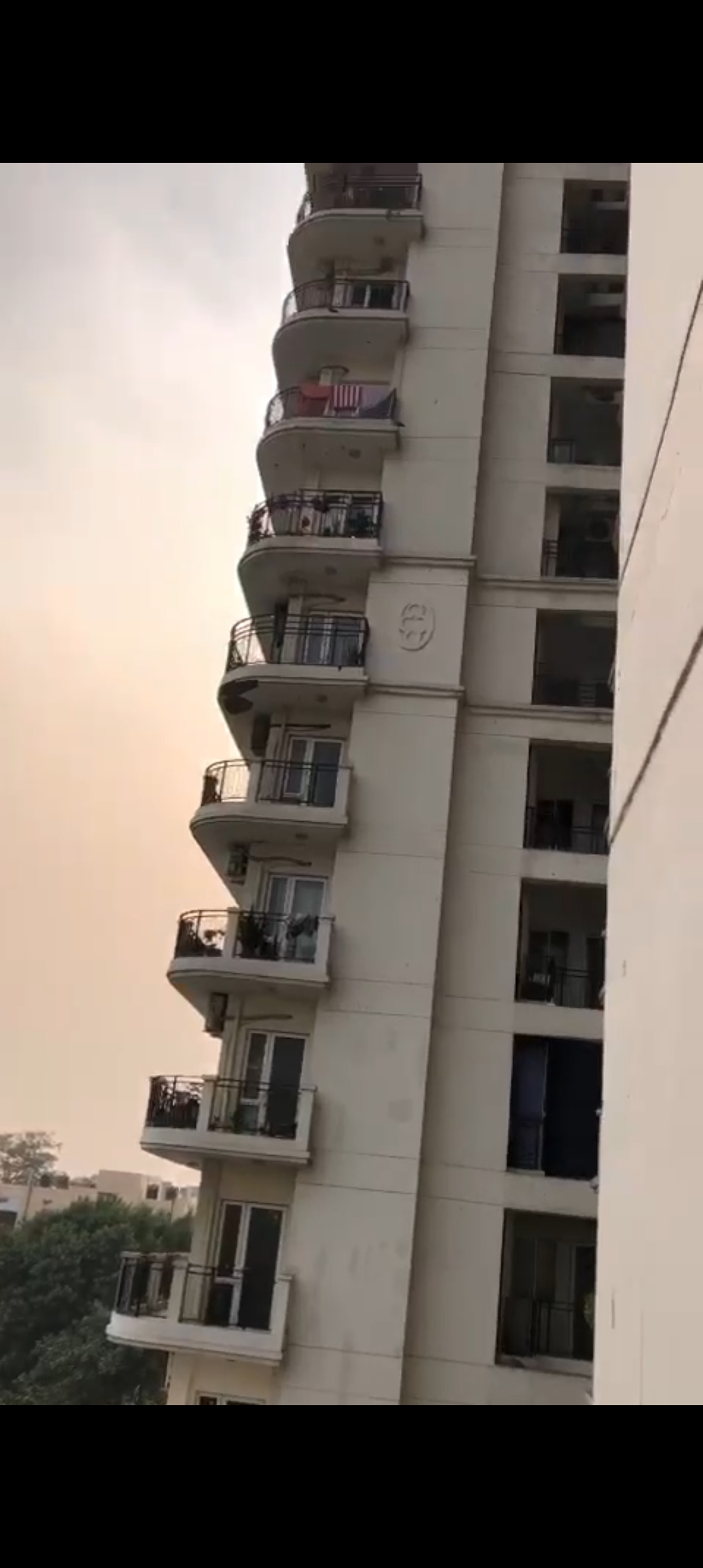 Rental 3 Bedroom 1750 Sq.Ft. Apartment in DLF Capital Greens Phase I