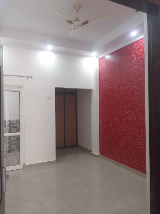 Resale 6 Bedroom 90 Sq.Mt. Independent House in Govindpuram Ghaziabad
