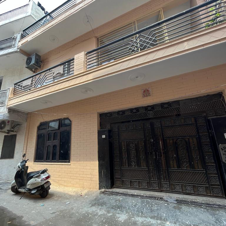 5 Bedroom 1350 Sq.Yd. Independent House in Subhash Nagar Gurgaon