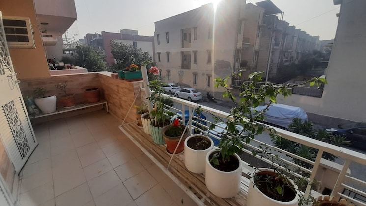 Master Bedroom, omaxe-designer-villas-mayfield-garden 3.5 Bedroom 1875 Sq.Ft. Builder Floor In Sector 51 Gurgaon 5921051