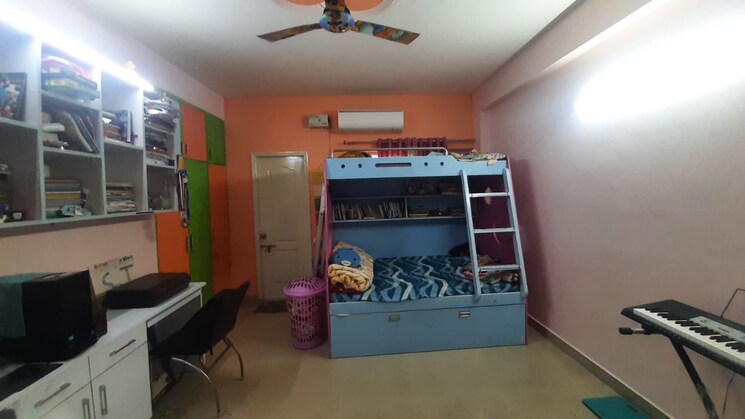 Master Bedroom, omaxe-designer-villas-mayfield-garden 3.5 Bedroom 1875 Sq.Ft. Builder Floor In Sector 51 Gurgaon 5921051