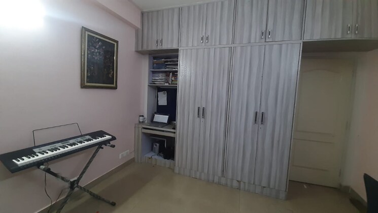 Master Bedroom, omaxe-designer-villas-mayfield-garden 3.5 Bedroom 1875 Sq.Ft. Builder Floor In Sector 51 Gurgaon 5921051