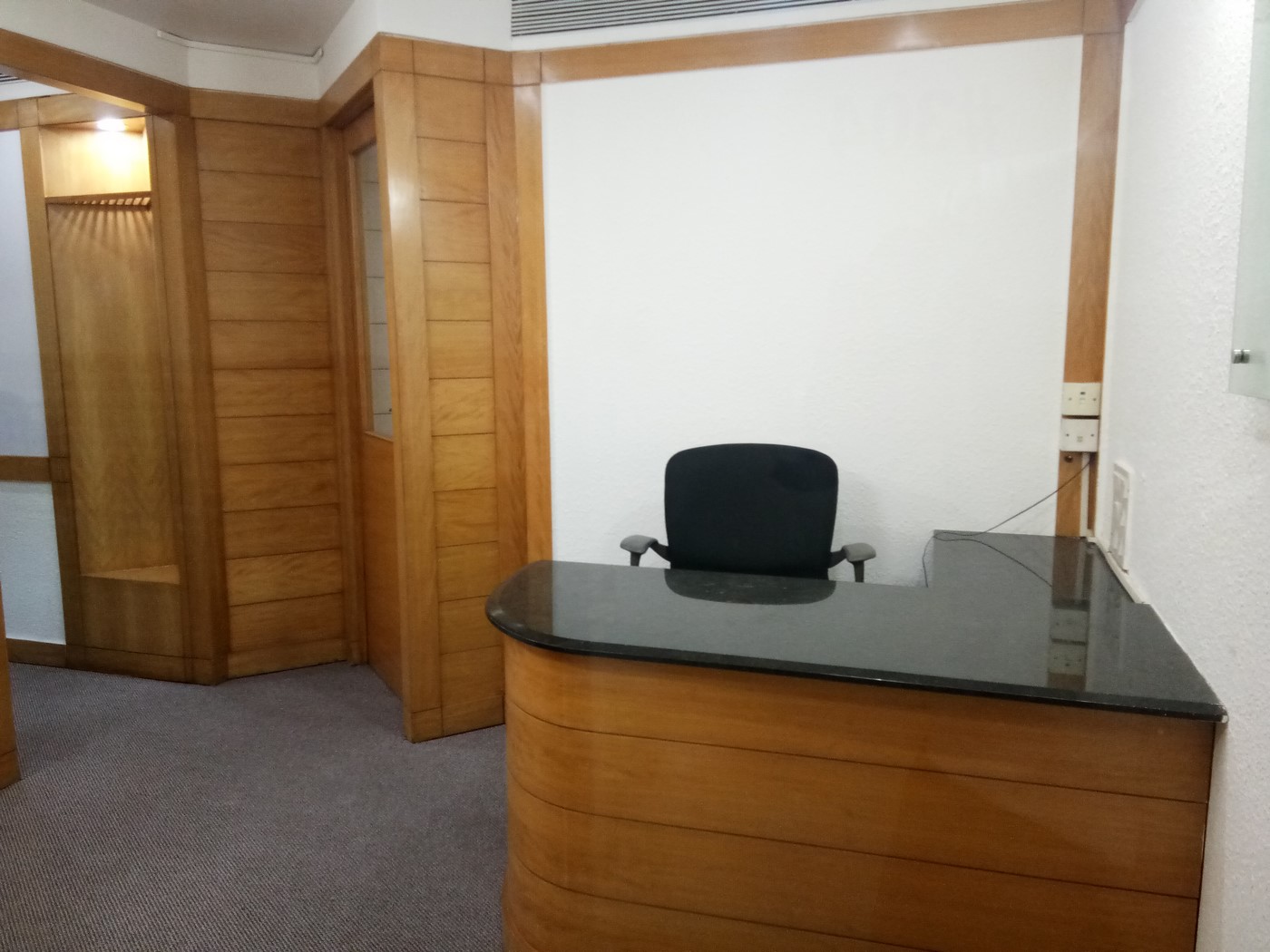 Rental Commercial Office Space 650 Sq.Ft. in Manipal Center Apartments