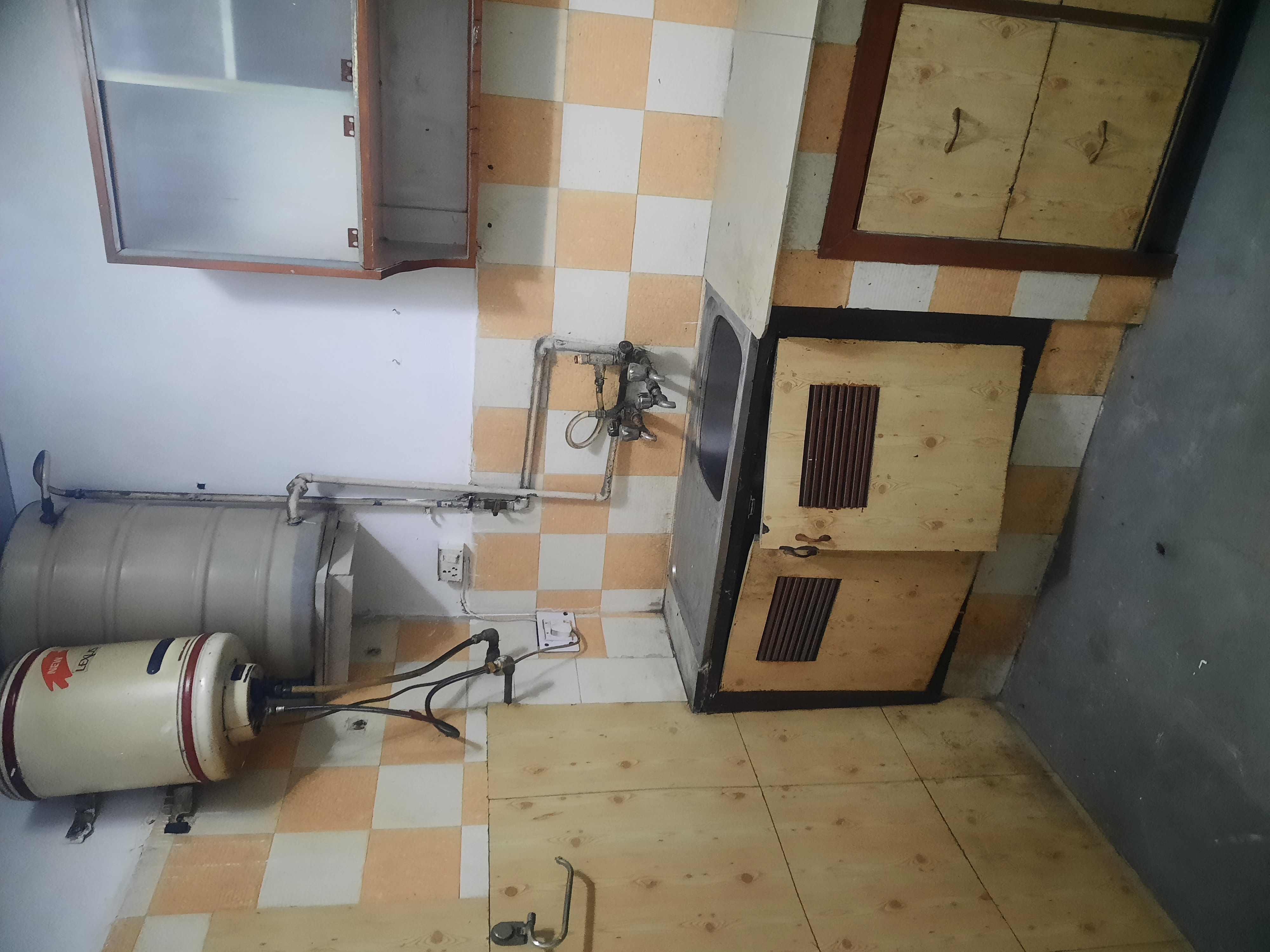 Rental 4 Bedroom 1800 Sq.Ft. Apartment in Tara Apartments, Kalkaji