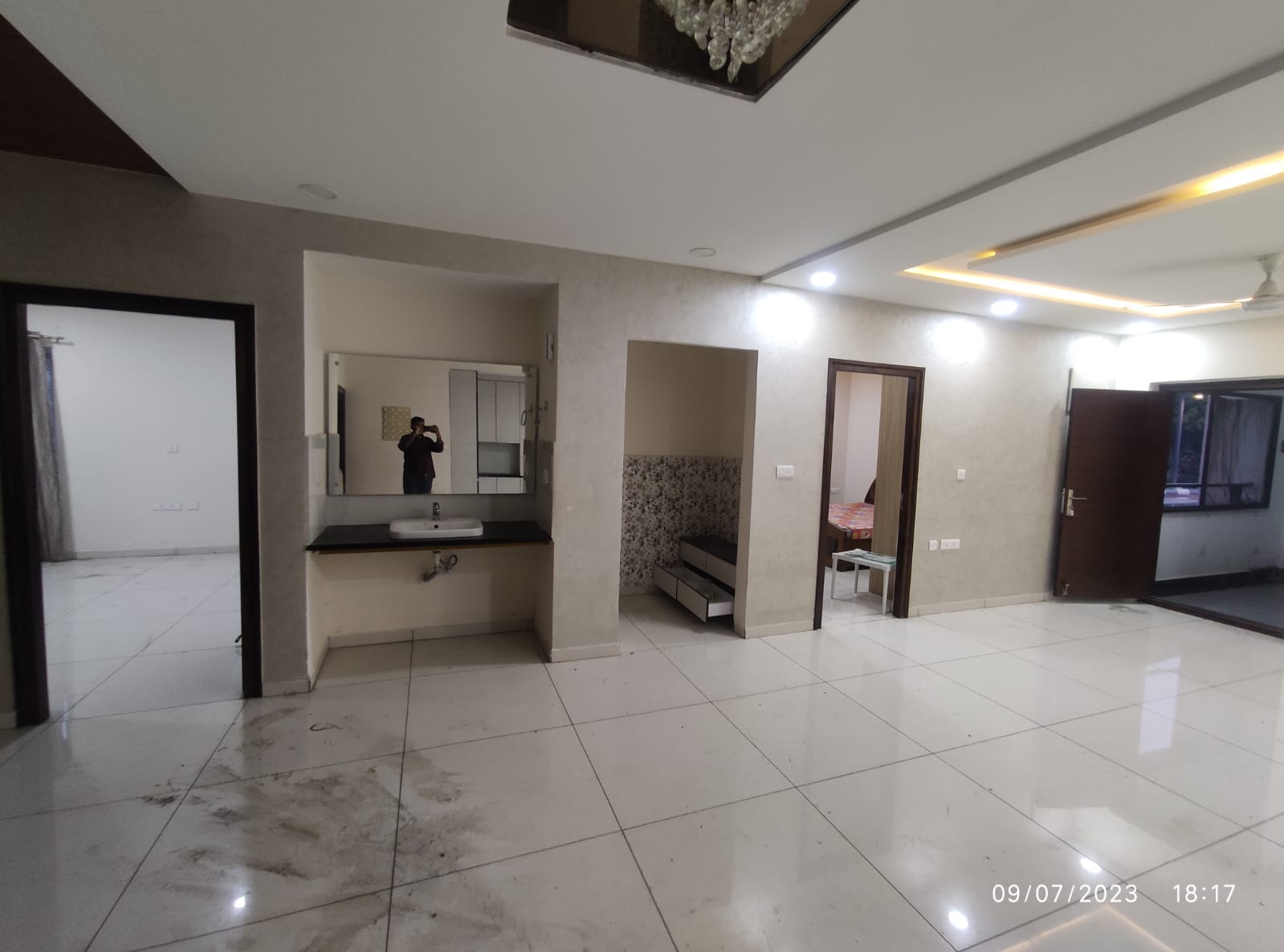 Rental 3 Bedroom 2200 Sq.Ft. Apartment in Vishnu Vistara, Hi Tech City