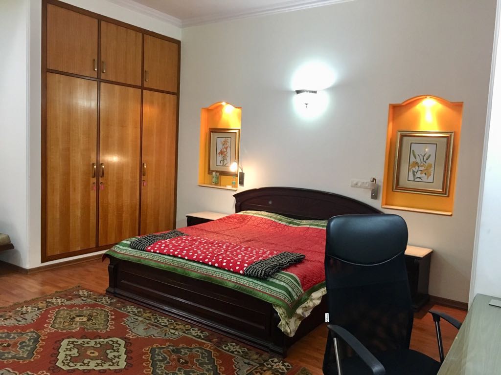 Rental 3 Bedroom 2500 Sq.Ft. Apartment in RWA Hauz Khas Block C 1, Hauz Khas Delhi 5931081