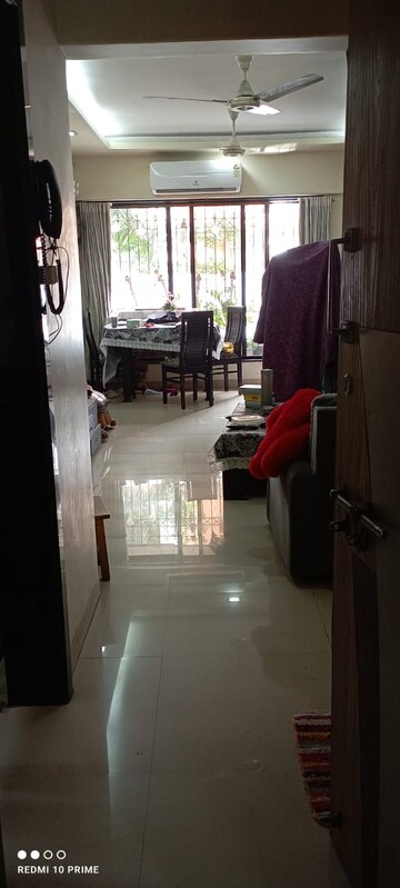 Living Room in 2 BHK Apartment at Windsor Tower, Andheri West – for Rent