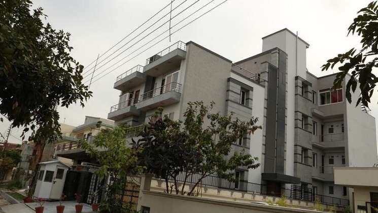 6+ Bedroom 450 Sq.Mt. Independent House in Sector 51 Noida