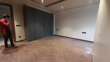 Room in 4 BHK Builder Floor at Ansal Sushant Lok I, Sector 43 – for Rent