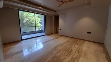 Room in 4 BHK Builder Floor at Ansal Sushant Lok I, Sector 43 – for Rent