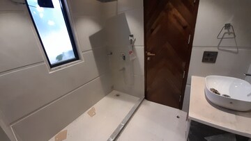 Room in 4 BHK Builder Floor at Ansal Sushant Lok I, Sector 43 – for Rent
