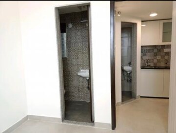 रेसिडेंशियल फ्लैट वर्ग फुट फॉर रीसेल इन मलाड ईस्ट मुंबई  5939094