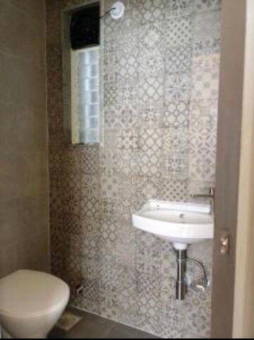 रेसिडेंशियल फ्लैट वर्ग फुट फॉर रीसेल इन मलाड ईस्ट मुंबई  5939094