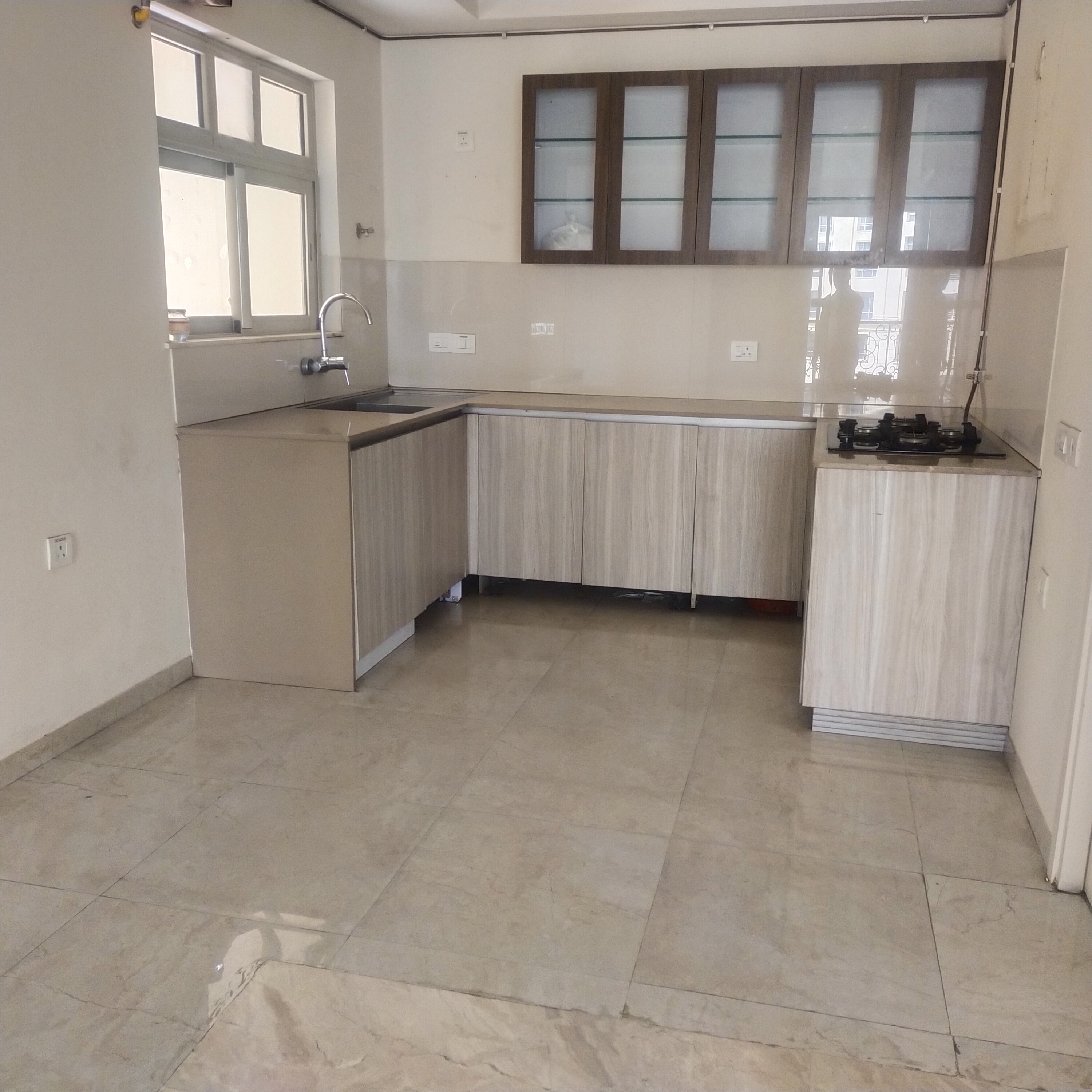 Rental 3 Bedroom 1850 Sq.Ft. Apartment in Hiranandani Annora