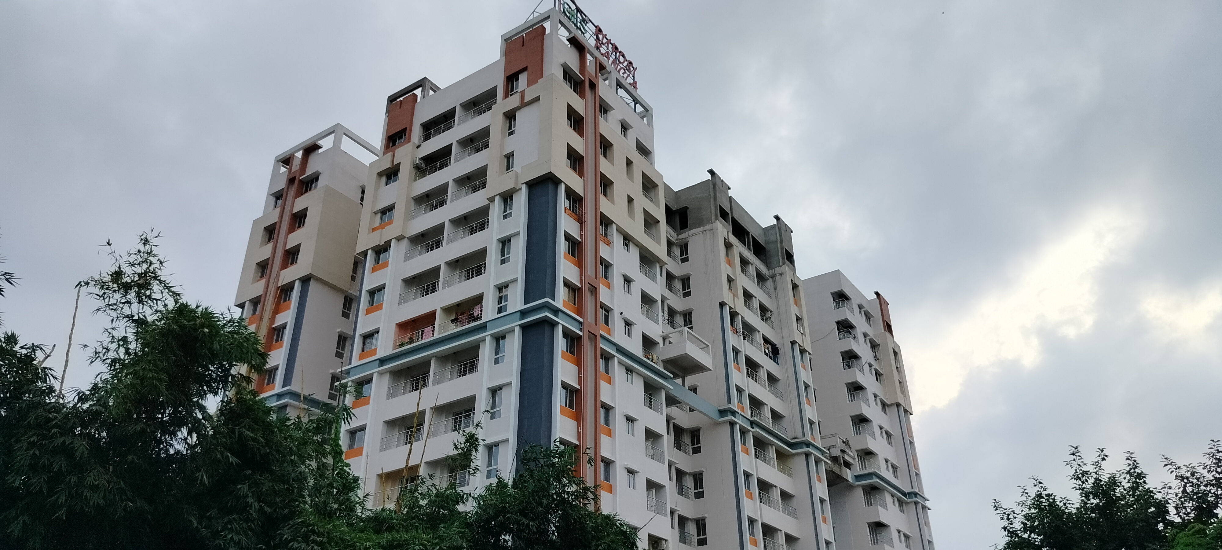 Resale 2.5 Bedroom 1468 Sq.Ft. Apartment in GLS Ruposi Bangla, New Town