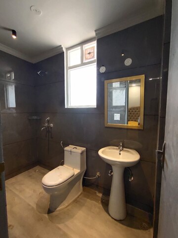 Attached Bathroom in Studio Builder Floor at Ansal Sushant Lok I, Sector 43 – for Rent