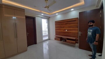 Room in 3 BHK Builder Floor at Ansal Sushant Lok I, Sector 43 – for Rent