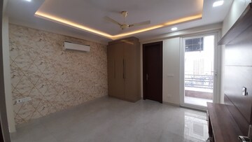 Room in 3 BHK Builder Floor at Ansal Sushant Lok I, Sector 43 – for Rent