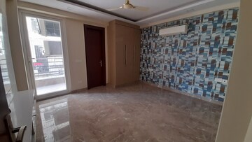 Room in 3 BHK Builder Floor at Ansal Sushant Lok I, Sector 43 – for Rent