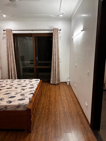 Room in 3 BHK Builder Floor at Ansal Sushant Lok I, Sector 43 – for Rent