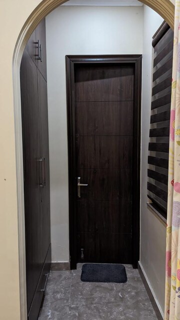 Room in 3 BHK Builder Floor at Ansal Sushant Lok I, Sector 43 – for Rent