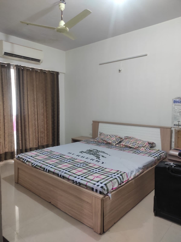 Resale 3 Bedroom 1500 Sq.Ft. Apartment in Raheja Willows, Kandivali