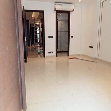 Room in 3 BHK Builder Floor at Ansal Sushant Lok I, Sector 43 – for Rent
