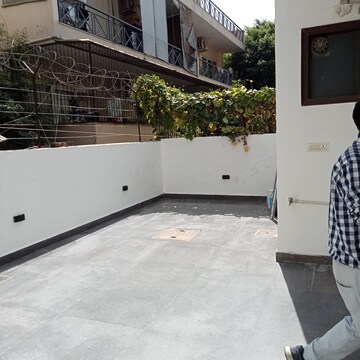 Master Bedroom in 3 BHK Builder Floor at Ansal Sushant Lok I, Sector 43 – for Rent