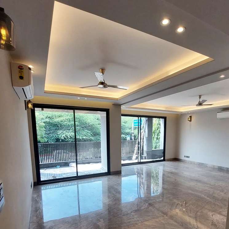 3 Bedroom 325 Sq.Yd. Builder Floor in Defence Colony Delhi