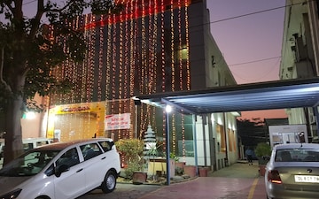 Showroom For Sale in Patparganj