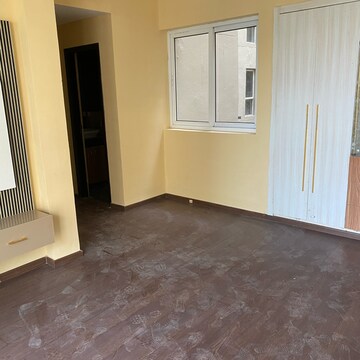 Room in 3 BHK Apartment at Paras Irene, Sector 70a – for Rent