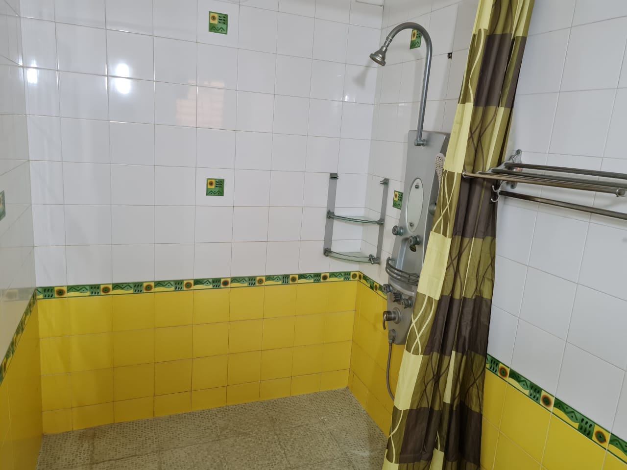 Rental 4 Bedroom 3000 Sq.Ft. Apartment in Windsor Court, Millers Road