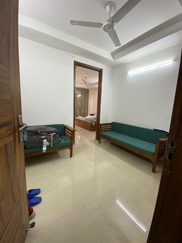 Living Room in 1 BHK Builder Floor at Ansal Sushant Lok I, Sector 43 – for Rent