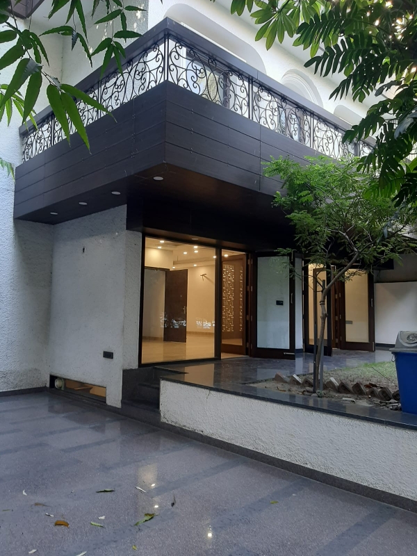 Resale 4 Bedroom 455 Sq.Yd. Independent House in Sukhdev Vihar Delhi