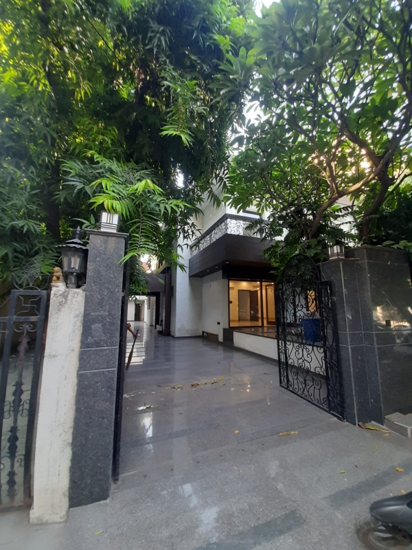 Resale 4 Bedroom 455 Sq.Yd. Independent House in Sukhdev Vihar Delhi